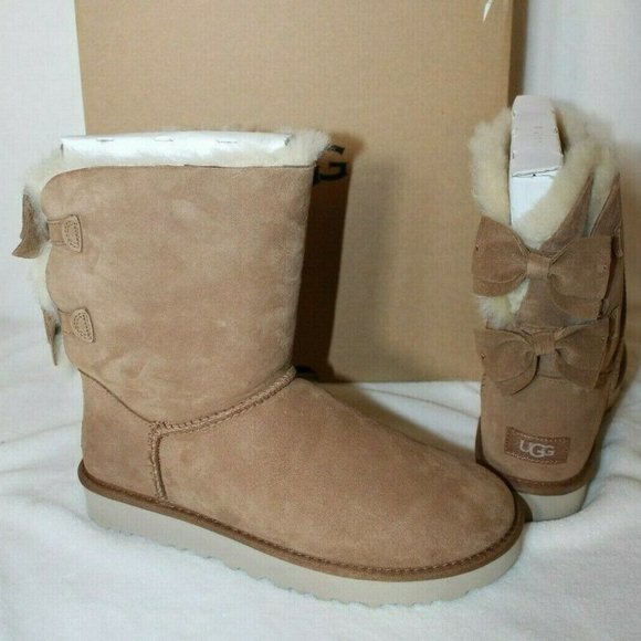 NIB WOMEN'S UGG‎ MEILANI CLASSIC SHORT SUEDE BOW SHEARLING BOOTS  CHESTNUT - Picture 1 of 9